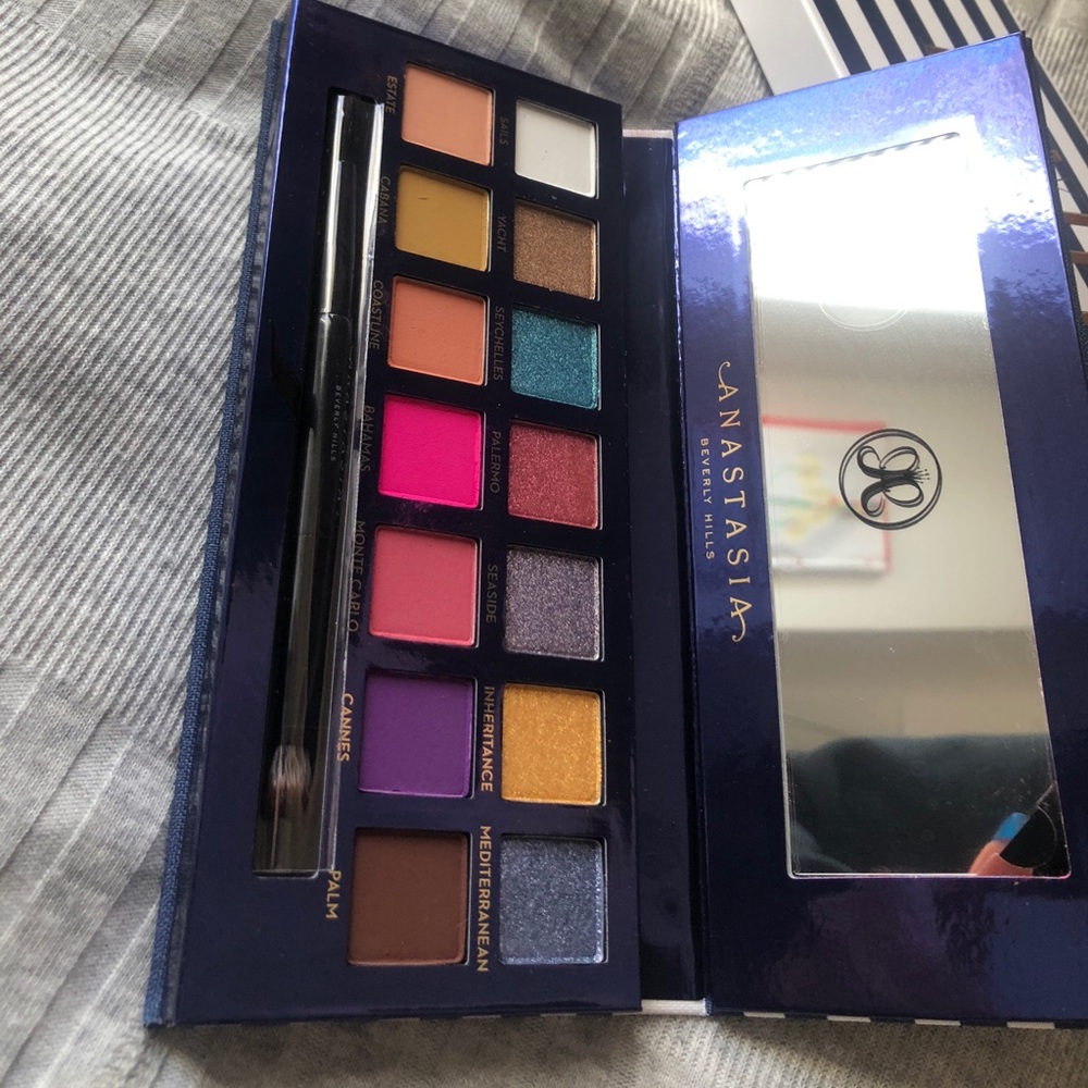 NEW✨Anastasia Riviera Palette